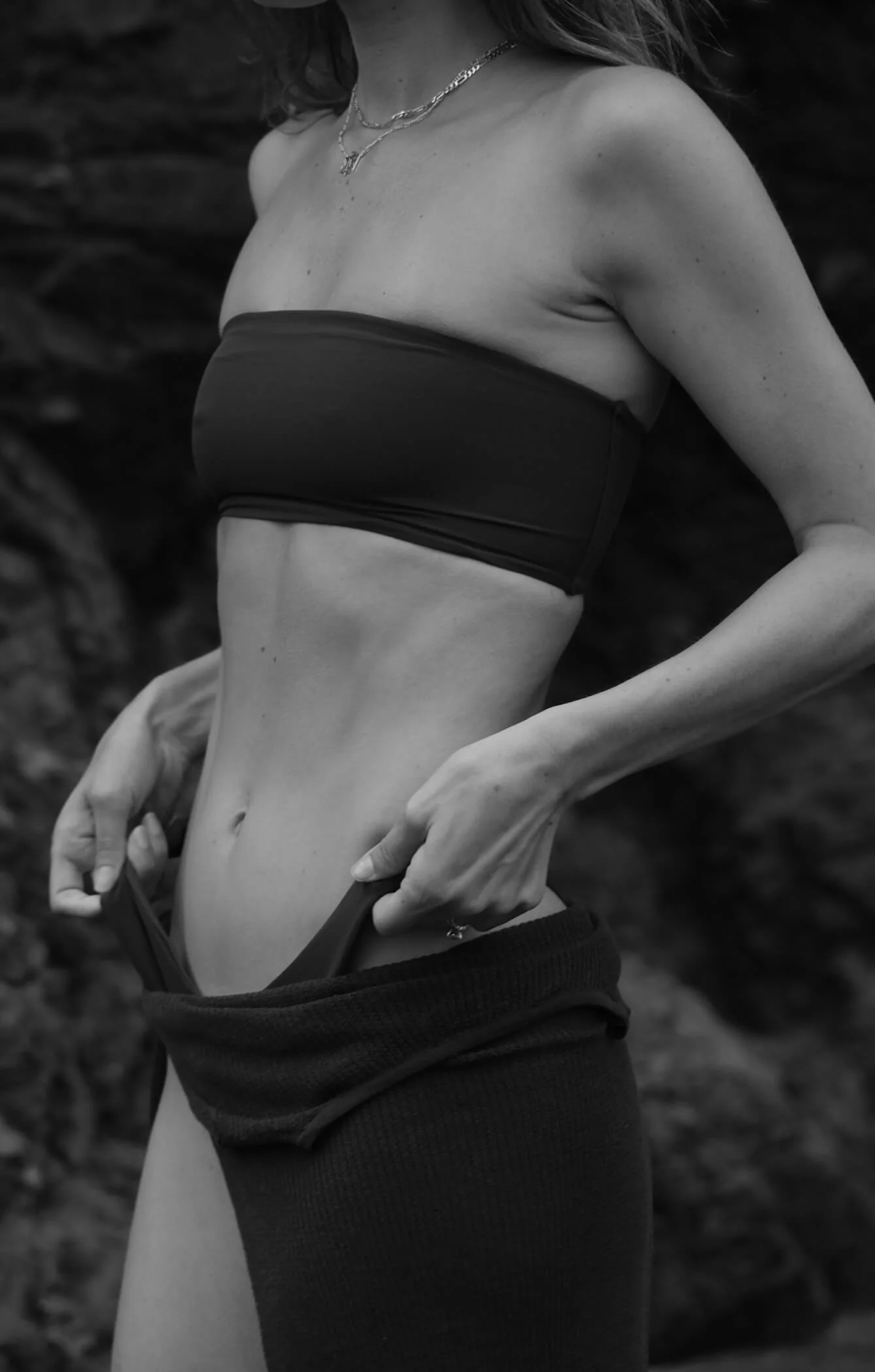 THE BONED BANDEAU BIKINI TOP - ESPRESSO MESH - Image 3