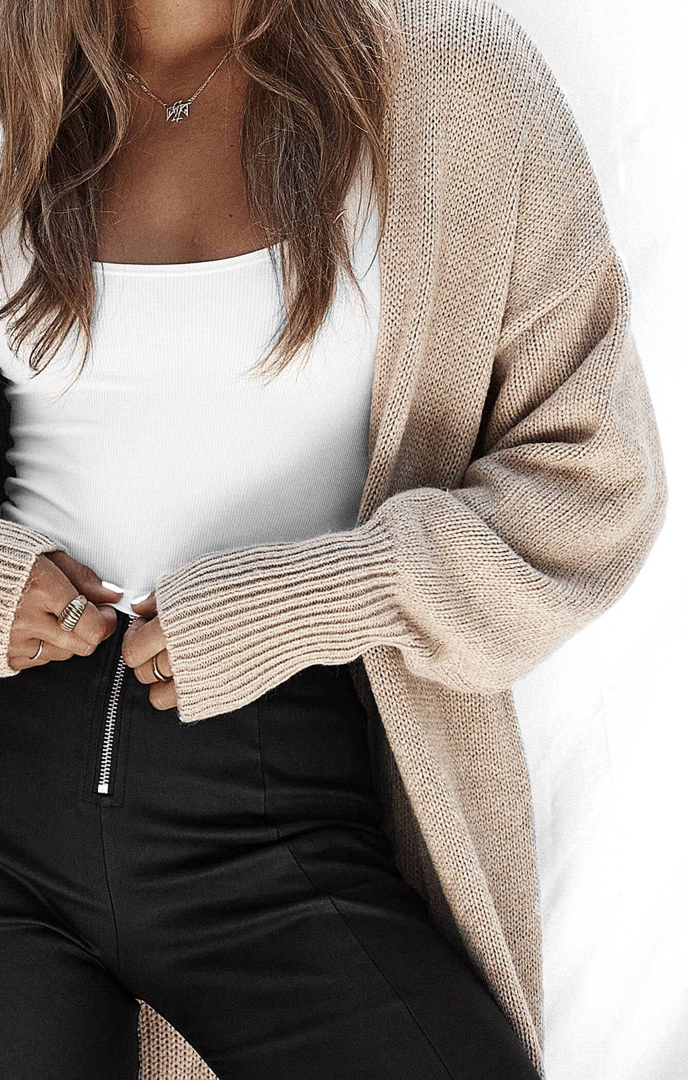 THE SIGNATURE CARDIGAN - BEIGE - Image 4